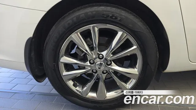Kia Carnival 2018 thumb 5