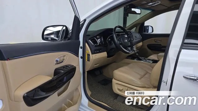 Kia Carnival 2018 thumb 10