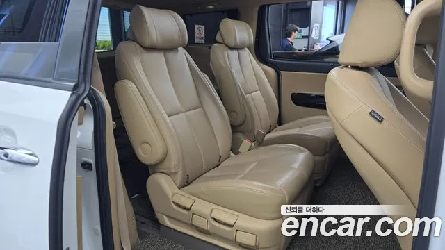 Kia Carnival 2018 thumb 12