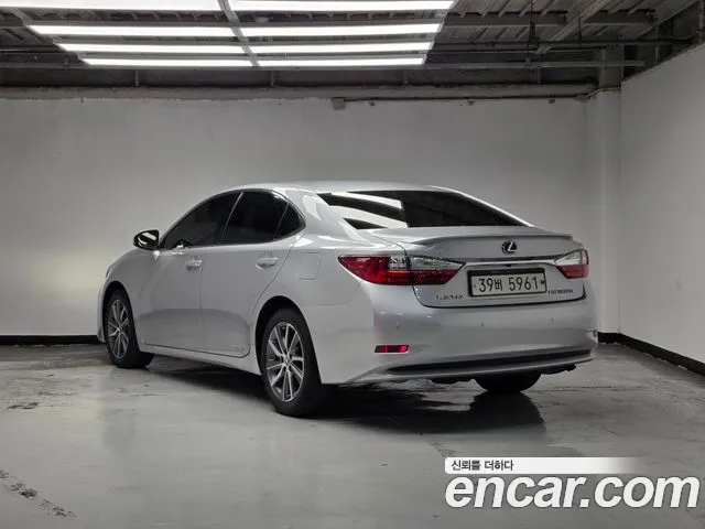 Lexus ES 2016 thumb 2