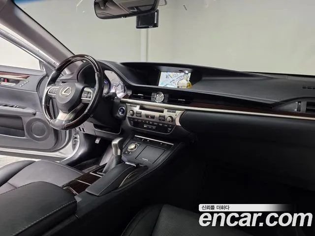 Lexus ES 2016 thumb 6