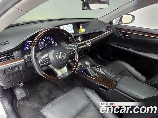 Lexus ES 2016 thumb 9