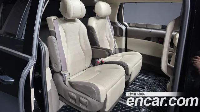 Kia Carnival 2024 thumb 11