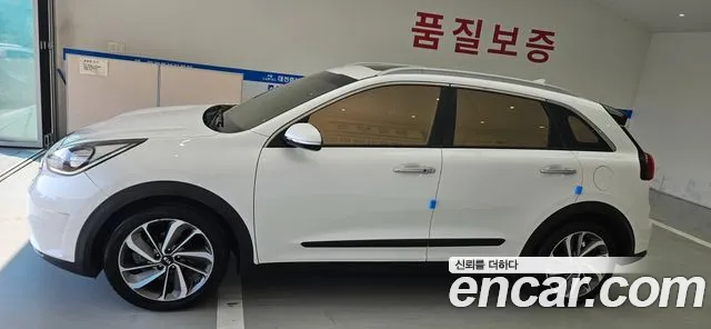 Kia Niro 2016 thumb 3