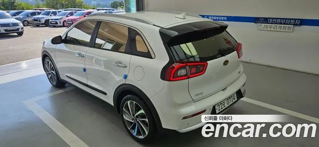 Kia Niro 2016 thumb 4