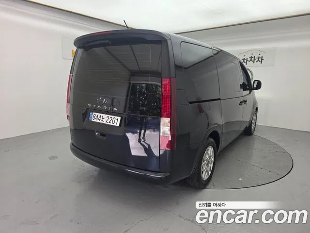 Hyundai Staria 2024 thumb 2