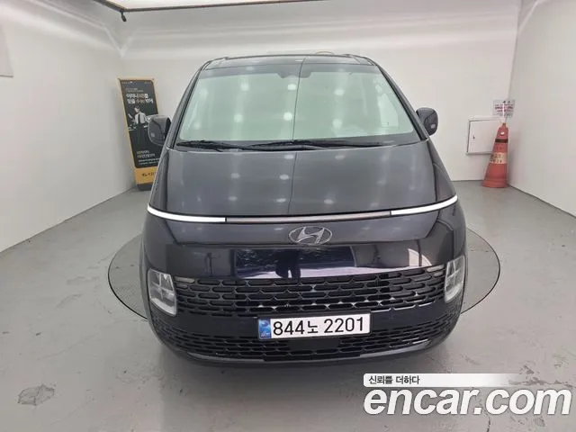 Hyundai Staria 2024 thumb 3
