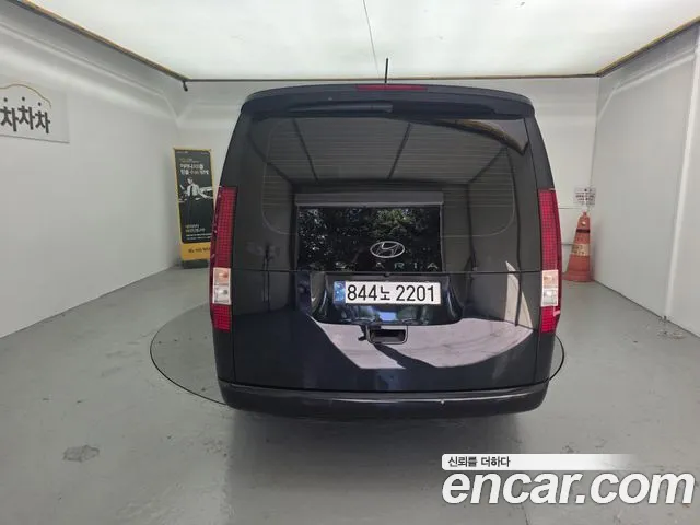 Hyundai Staria 2024 thumb 4