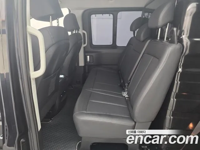 Hyundai Staria 2024 thumb 9