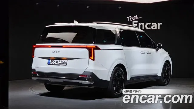Kia Carnival 2024 thumb 2