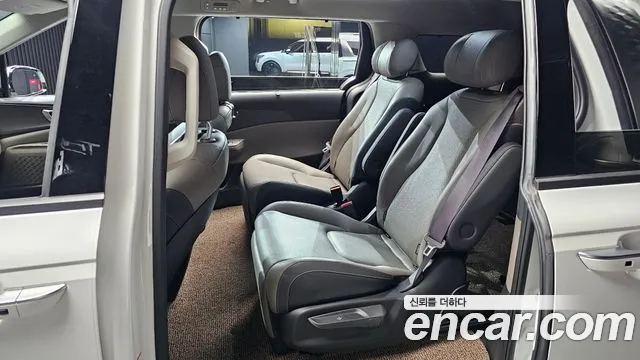 Kia Carnival 2024 thumb 11