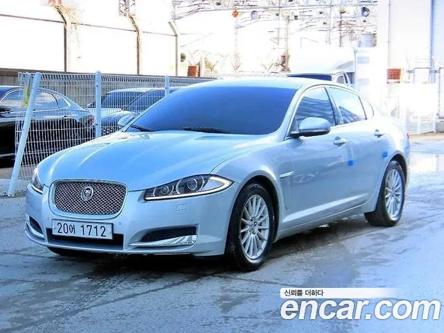 Jaguar XF 2013 thumb 2