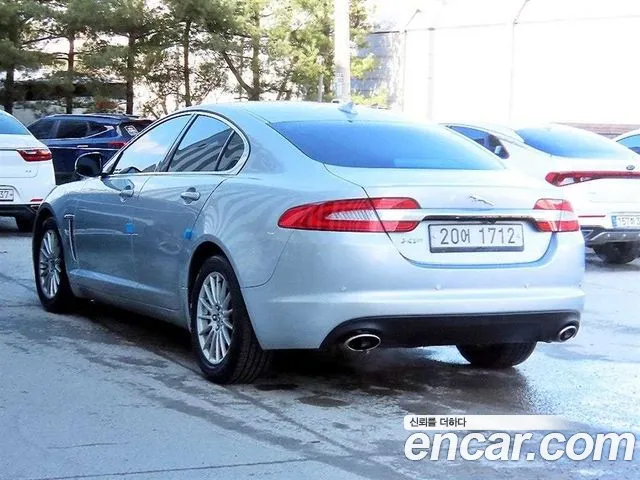 Jaguar XF 2013 thumb 3