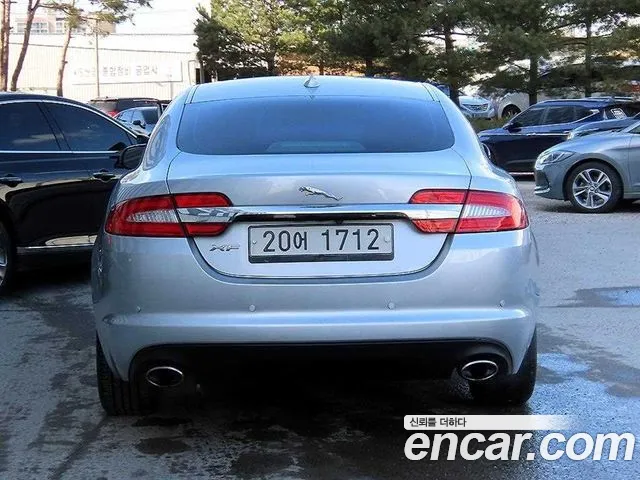 Jaguar XF 2013 thumb 4