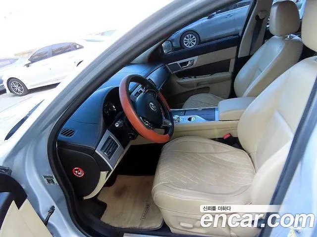 Jaguar XF 2013 thumb 5