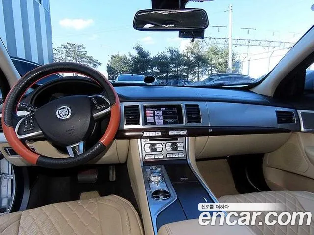 Jaguar XF 2013 thumb 7