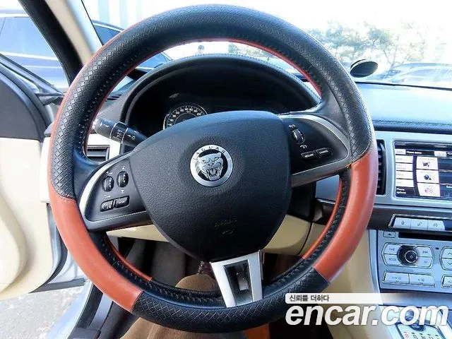 Jaguar XF 2013 thumb 8
