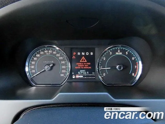 Jaguar XF 2013 thumb 9