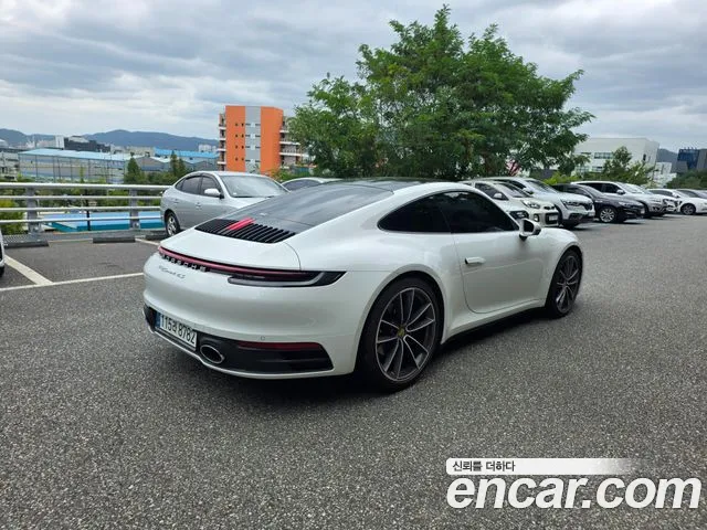 Porsche 911 2024 thumb 4
