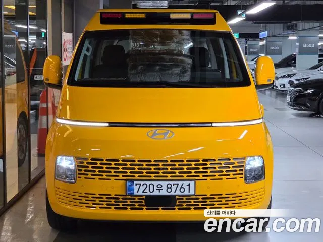 Hyundai Staria 2025 thumb 2