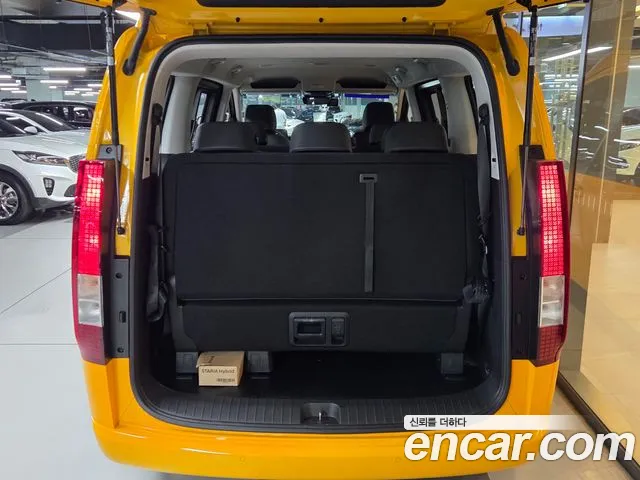 Hyundai Staria 2025 thumb 6
