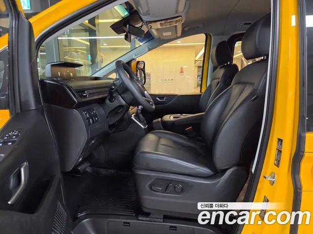 Hyundai Staria 2025 thumb 8