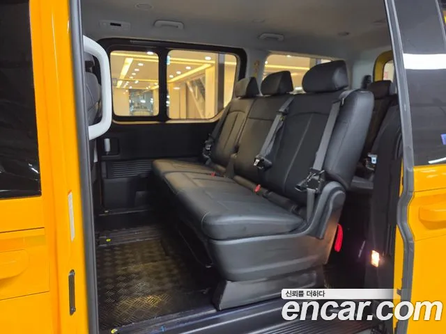 Hyundai Staria 2025 thumb 9