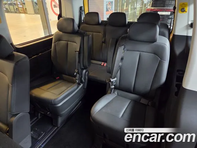 Hyundai Staria 2025 thumb 10