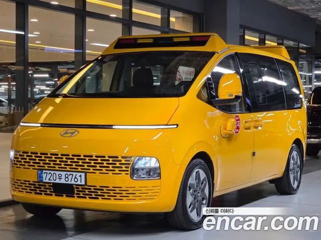 Hyundai Staria 2025 thumb 12