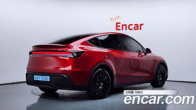 Tesla Model Y 2025 thumb 2