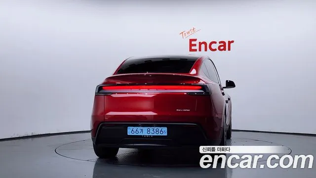 Tesla Model Y 2025 thumb 4