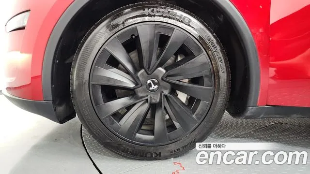 Tesla Model Y 2025 thumb 5