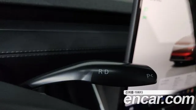 Tesla Model Y 2025 thumb 9