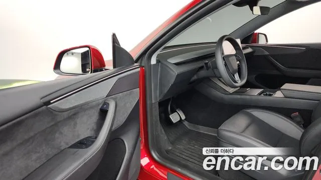 Tesla Model Y 2025 thumb 10