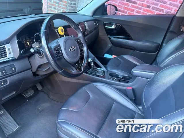 Kia Niro 2016 thumb 10