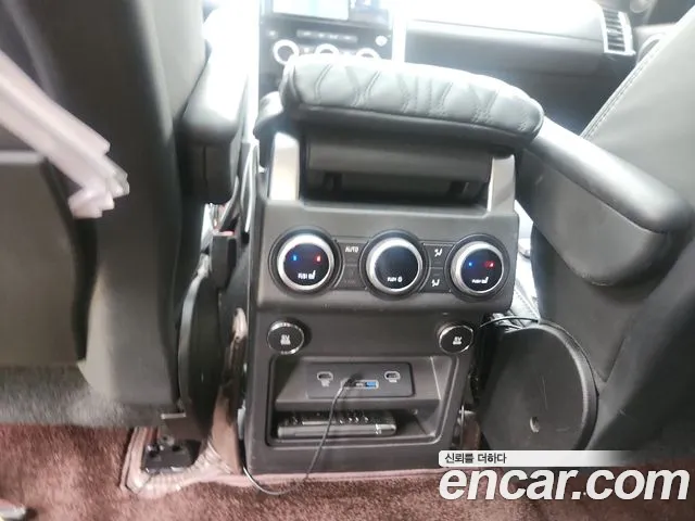 Land Rover Discovery 2018 thumb 11