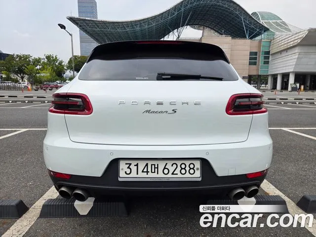 Porsche Macan 2017 thumb 4