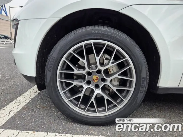 Porsche Macan 2017 thumb 5