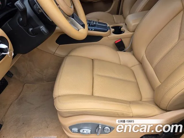 Porsche Macan 2017 thumb 10