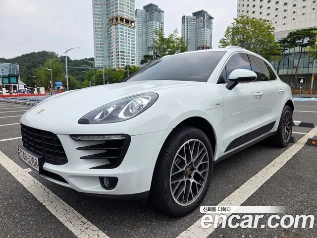 Porsche Macan 2017 thumb 11