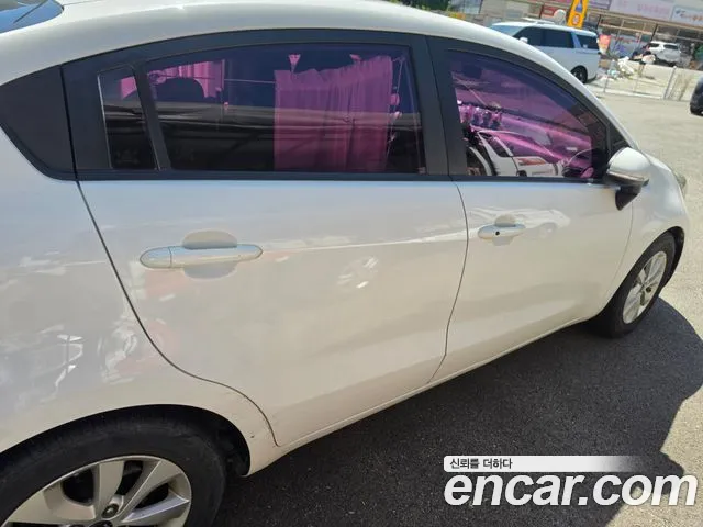 Kia Pride 2015 thumb 9