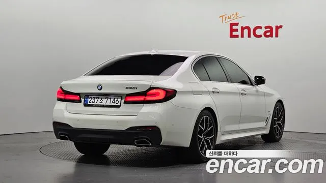 BMW 5-Series 2022 thumb 2