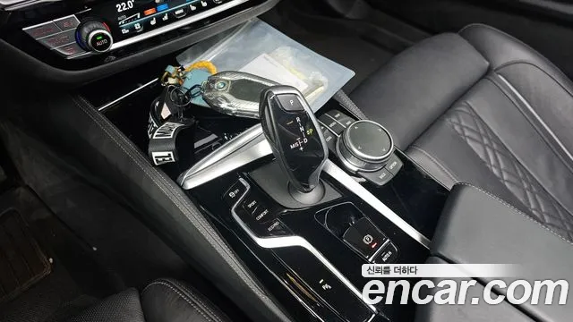 BMW 5-Series 2022 thumb 9