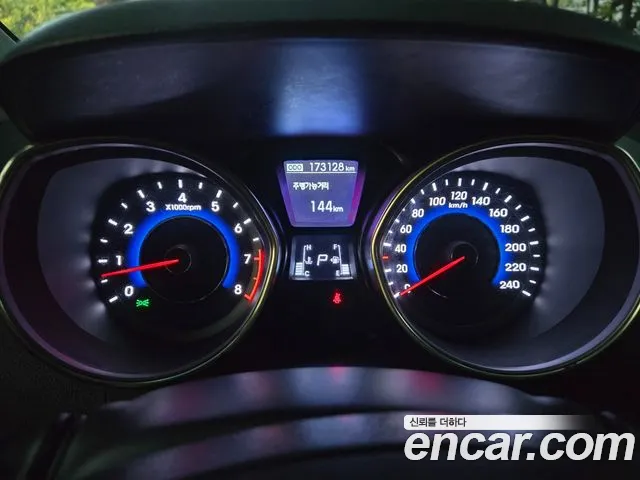 Hyundai Avante 2010 thumb 4