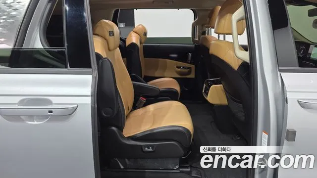 Kia Carnival 2021 thumb 11