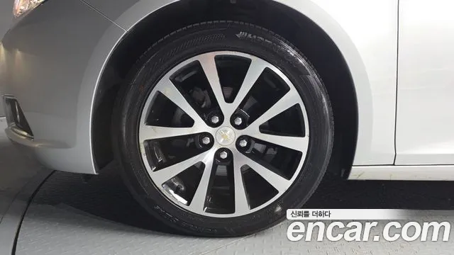 ChevroletGMDaewoo Malibu 2012 thumb 5