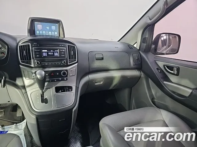 Hyundai Starex 2015 thumb 10