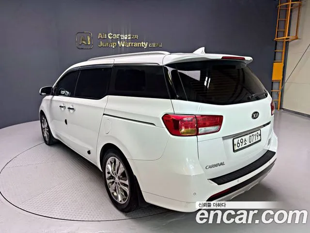Kia Carnival 2016 thumb 4