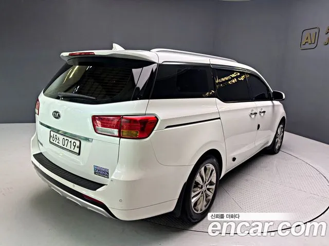 Kia Carnival 2016 thumb 5