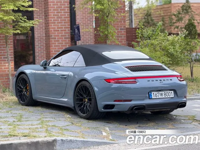 Porsche 911 2018 thumb 2